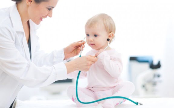 Când trebuie să îmi duc copilul la un medic ortoped pediatru